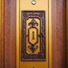 Таблички из нержавеющей стали: изготовление и варианты использования